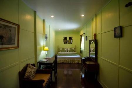 Samsen Sam Place - 142