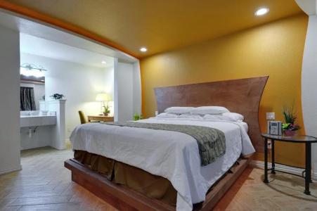 Romantic Inn & Suites - 41