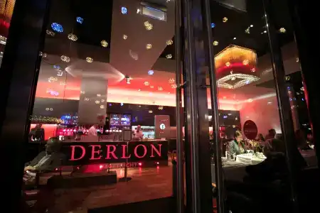 Derlon Maastricht - 23