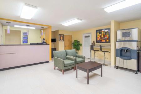Knights Inn - 1