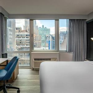 Courtyard by Marriott Times Square West - 7