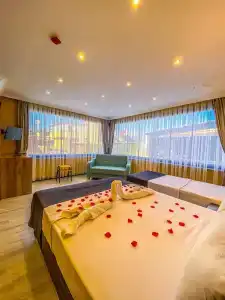 Roy Otel Akçay - 72
