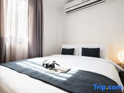 Warm Window Silom - 75