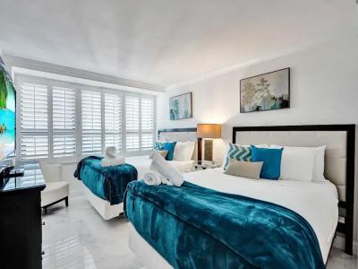 The Alexander All Suites - 740