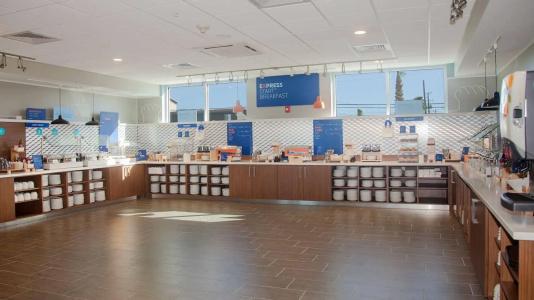 Holiday Inn Express & Suites Beach Beachfront by IHG - 29