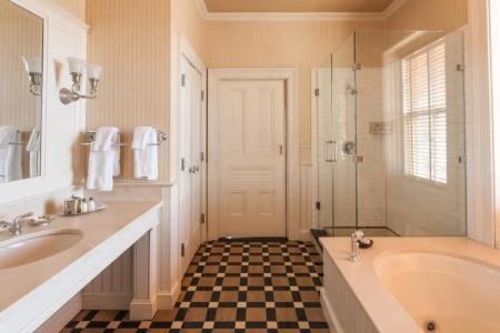 Wentworth Mansion - 41