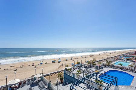 Holiday Inn & Suites, An Ihg - 17