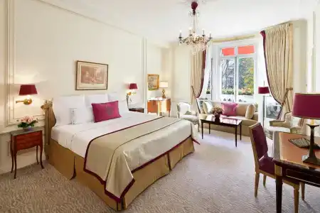 Hôtel Plaza Athénée - Dorchester Collection - 7