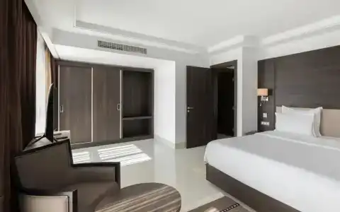 Radisson - 52