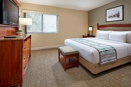 Glorietta Bay Inn - 81