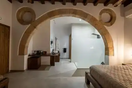 Ancient Knights Luxury Suites - 4