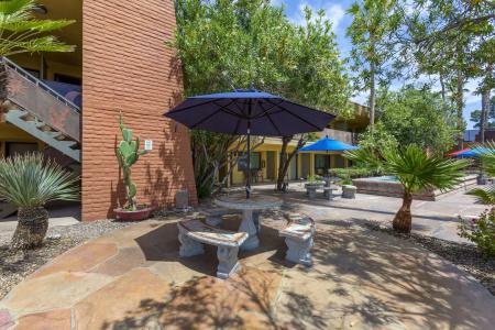 Best Western Royal Sun Inn & Suites - 27
