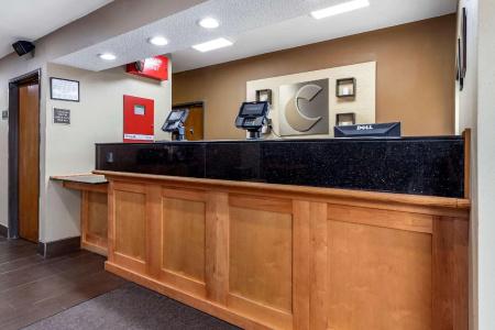 Comfort Inn & Suites - 23