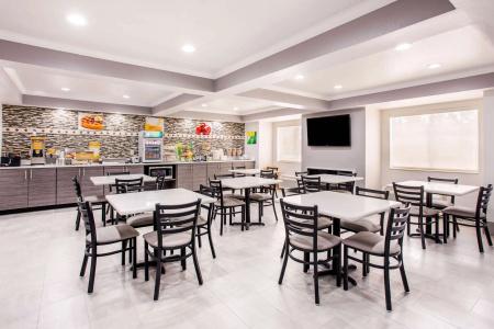 Quality Inn & Suites - - 21