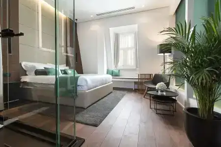 Dominic Smart & Luxury Suites - Parliament - 4