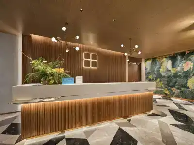 Hilton Garden Inn West Lake - 1