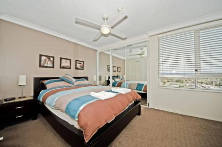 Burleigh Beach Tower - 1