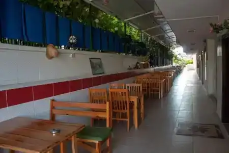 ÜnSide Apart - 22