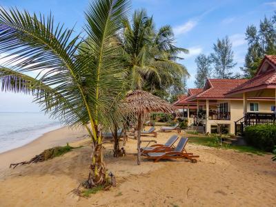 Pranee Beach Bungalows - 8