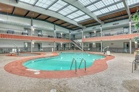 Quality Inn & Suites Downtown - 16