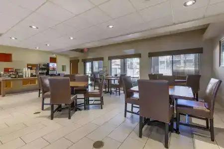 Best Western Plus Thunderbird Suites - 24