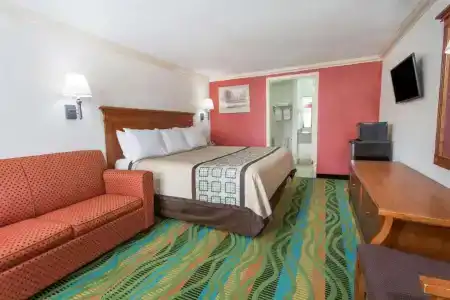 Days Inn by Wyndham Virginia Beach Town Center - 17