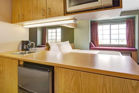 Microtel Inn & Suites by Wyndham West - 13