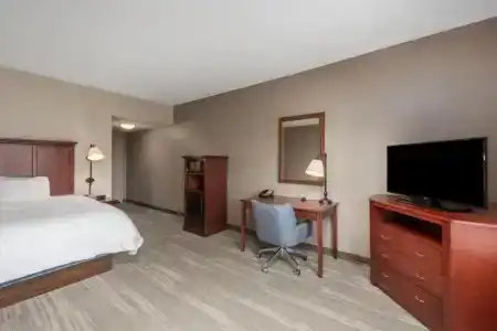 Hampton Inn - Hills - 31