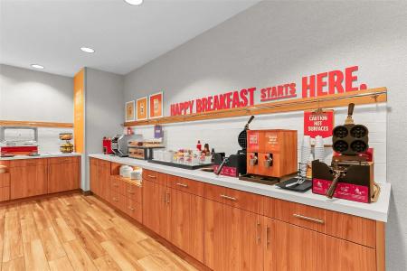 Hampton Inn & Suites West - 46