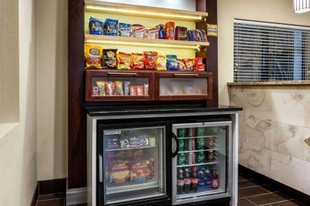 La Quinta Inn by Wyndham near Cedar Point - 9