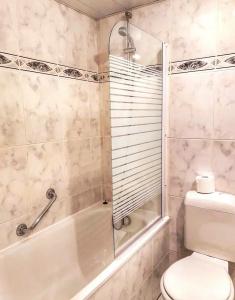 Quality Hôtel Christina Lourdes - 75