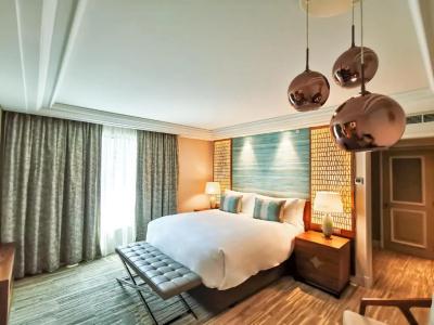 The Ritz-Carlton, - 100