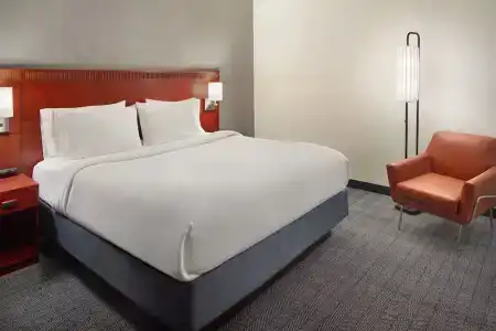 Courtyard by Marriott - 38