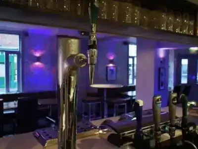 The Crown & Anchor - 11