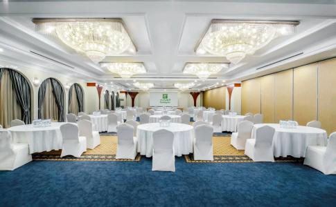 Holiday Inn Bur Dubai - Embassy District - 11