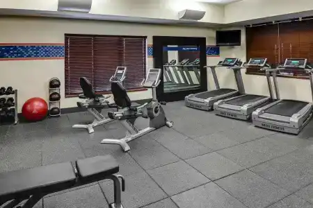 Hampton Inn - Hills - 19