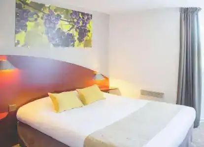 Contact Hôtel Le Provençal Bordeaux Lac avec Bornes électriques - 23
