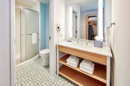 Universal’s Endless Summer Resort – Dockside Inn and Suites - 11