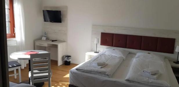 & Restaurant Lindengarten - 43