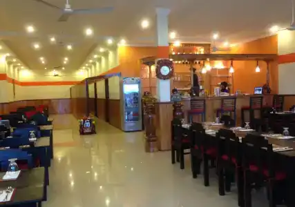 Moon River & Restaurant - 9
