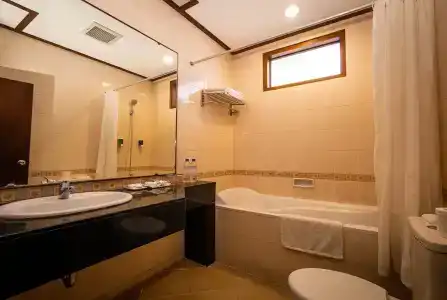 Yulia Beach Inn Kuta - 6