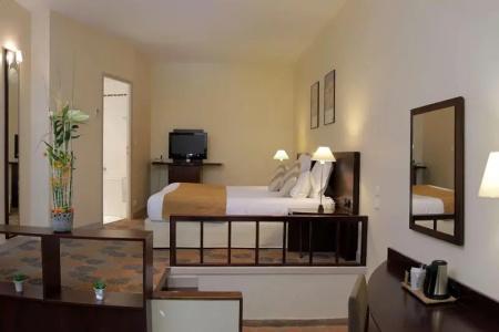 Best Western Plus Le Donjon - Cœur de La Cité Médiévale - 37
