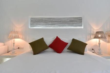 Zefi & Suites - 225