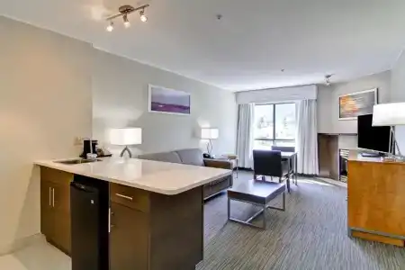 Rodeway Inn & Suites - 64