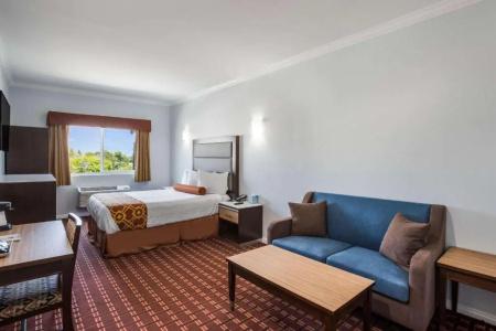 Rodeway Inn & Suites - - 50