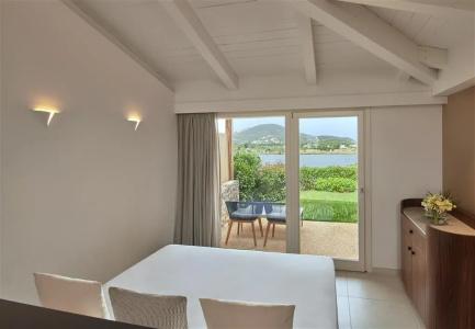 Baia Di Chia Resort Sardinia, Curio Collection By Hilton - 9