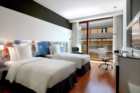 Hilton Madrid Airport - 4