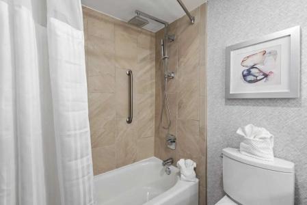 DoubleTree by Hilton - 48