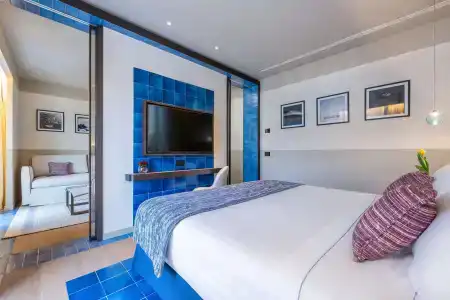 Carlton International - 175