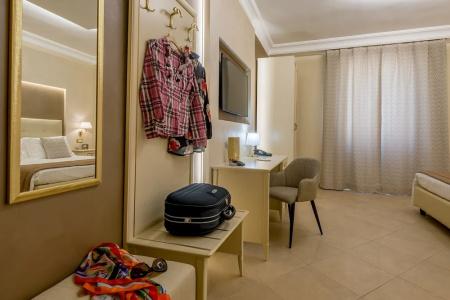 Vittorio Emanuele Boutique - 180